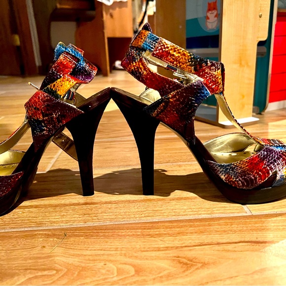 BCBG Devona size 8.5 new with box - Picture 2 of 7